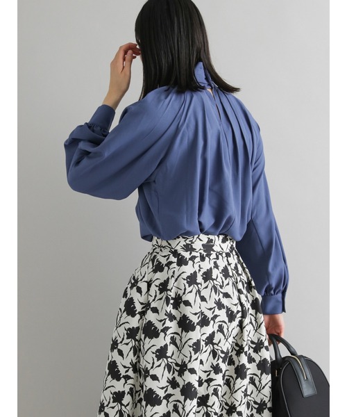 Te chichi CLASSIC(テチチクラシック)の「バックサテンジョーゼットボリュームブラウス(シャツ/ブラウス・レディース・ブラウン/オフホワイト/ブルー・フリ-)」の15枚目の写真