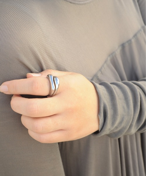 ieLS（イエルズ）の「金属アレルギー対応「ieLS」サージカルステンレス　デザインリング ドロップ LSR222006（リング・メンズ・ゴールド/シルバー・11.5/14/10）」の8枚目の写真