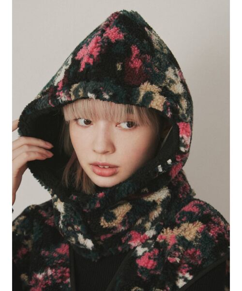 merry jenny（メリージェニー）の「fluffy floralボアフード（ニットキャップ/ビーニー・レディース・ブラック/ピンク・FREE）」の3枚目の写真