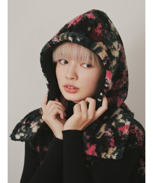 merry jenny（メリージェニー）の「fluffy floralボアフード（ニットキャップ/ビーニー・レディース・ブラック/ピンク・FREE）」の5枚目の写真