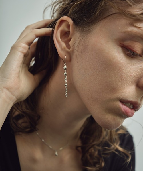 and cloud（アンドクラウド）の「Gradation Ball Chain Pierce M / Single（ピアス（片耳用）・レディース・シルバー・FREE）」の4枚目の写真