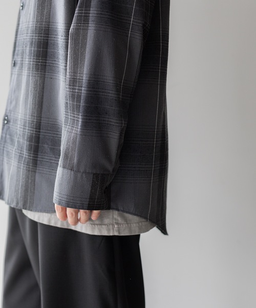 ATTACHMENT（アタッチメント）の「PE/SI オンブレチェック オーバーサイズド L/Sシャツ  /  PE/SI OMBRE CHECK OVERSIZED  L/S SHIRT（シャツ/ブラウス・メンズ・オフホワイト/グレー・1/2/3）」の8枚目の写真