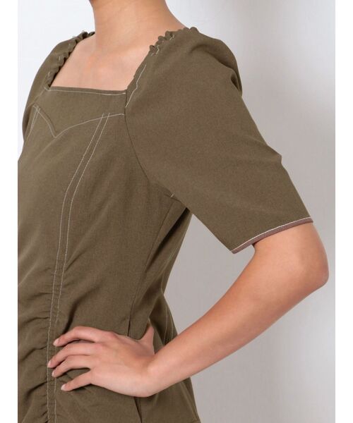 LAGUNAMOON(ラグナムーン)の「ステッチデザインギャザーワンピース(ワンピース・レディース・ブラック/ブラウン/アイボリー・SMALL/MEDIUM)」の6枚目の写真