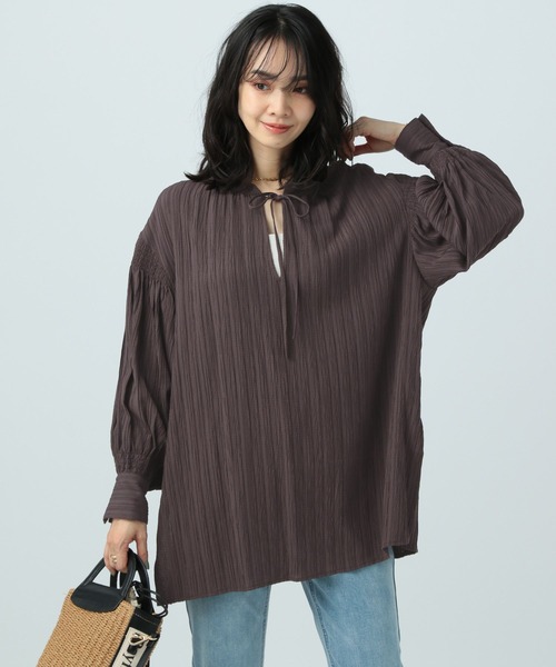 BAYFLOW(ベイフロー)の「シャーリング楊柳ブラウス(シャツ/ブラウス・レディース・ブルー/オフホワイト/チャコール・FREE)」の8枚目の写真