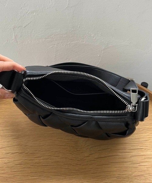 CAPRICIEUX LE'MAGE(カプリシューレマージュ)の「パフメッシュショルダーバッグ(ショルダーバッグ・レディース・ブラック/ホワイト系その他・FREE)」の14枚目の写真