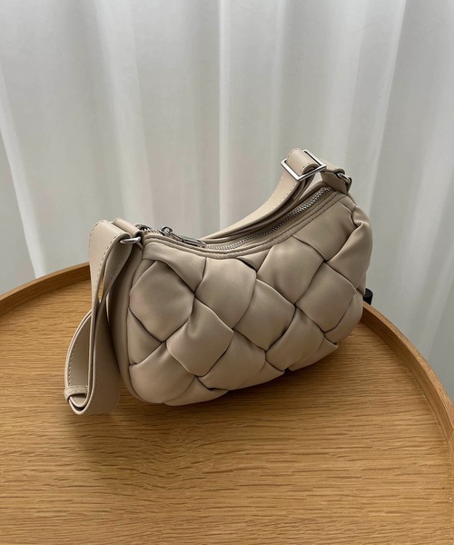 CAPRICIEUX LE'MAGE(カプリシューレマージュ)の「パフメッシュショルダーバッグ(ショルダーバッグ・レディース・ブラック/ホワイト系その他・FREE)」の3枚目の写真