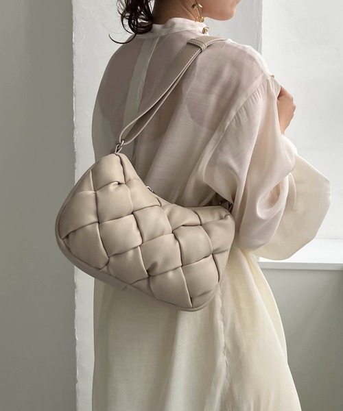 CAPRICIEUX LE'MAGE(カプリシューレマージュ)の「パフメッシュショルダーバッグ(ショルダーバッグ・レディース・ブラック/ホワイト系その他・FREE)」の5枚目の写真