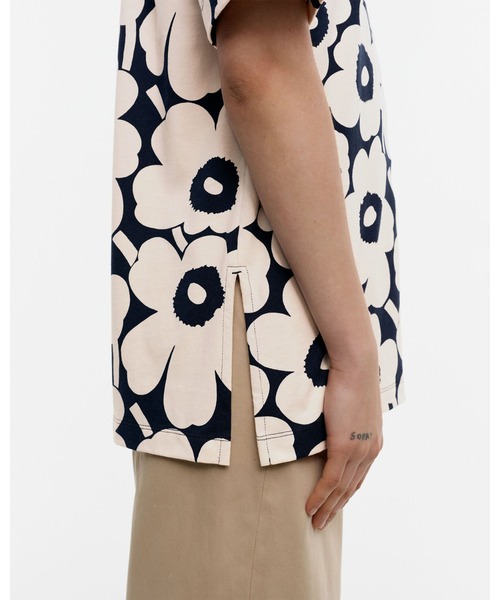 marimekko（マリメッコ）の「Unikko / Josap（Tシャツ