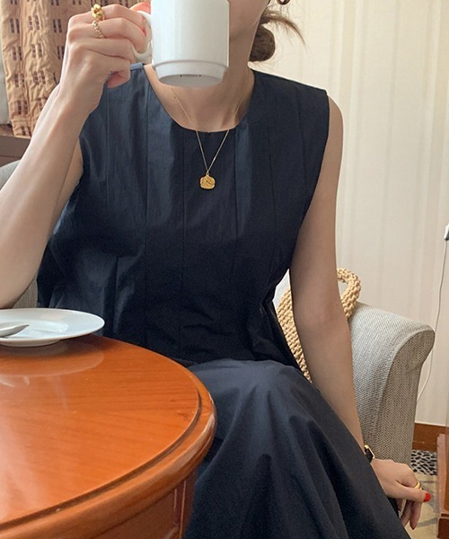 FREE STYLISTS(フリー スタイリスト)の「YUGA_YGMC ノースリーブ プリーツデザインワンピース(ワンピース・レディース・オフホワイト/ライトブルー/ブラック・FREE)」の16枚目の写真