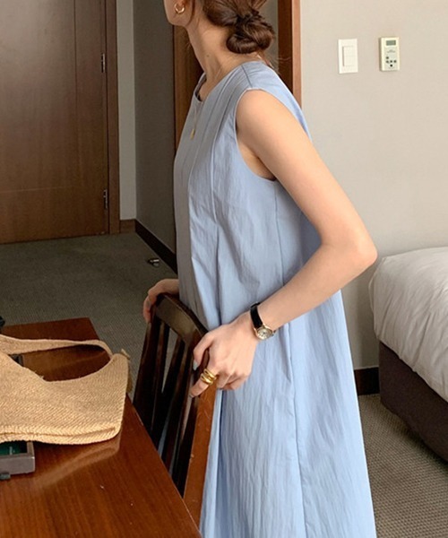 FREE STYLISTS(フリー スタイリスト)の「YUGA_YGMC ノースリーブ プリーツデザインワンピース(ワンピース・レディース・オフホワイト/ライトブルー/ブラック・FREE)」の6枚目の写真