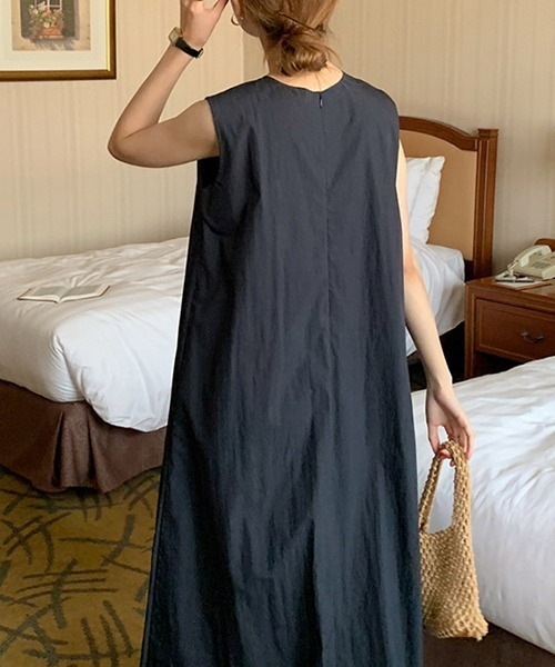 FREE STYLISTS(フリー スタイリスト)の「YUGA_YGMC ノースリーブ プリーツデザインワンピース(ワンピース・レディース・オフホワイト/ライトブルー/ブラック・FREE)」の7枚目の写真