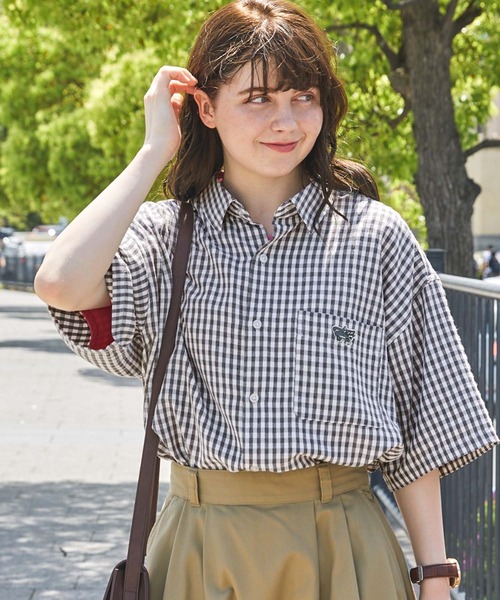 PENNEYS（ぺニーズ）の「PENNEYS/ペニーズ 別注 BE A TIGER ロゴ ワッペン刺繍 オーバーサイズ ブロード レギュラーカラー 半袖シャツ（シャツ/ブラウス・レディース・ブルー/ホワイト/チャコールグレー/ピンク/イエロー・L/M）」の22枚目の写真