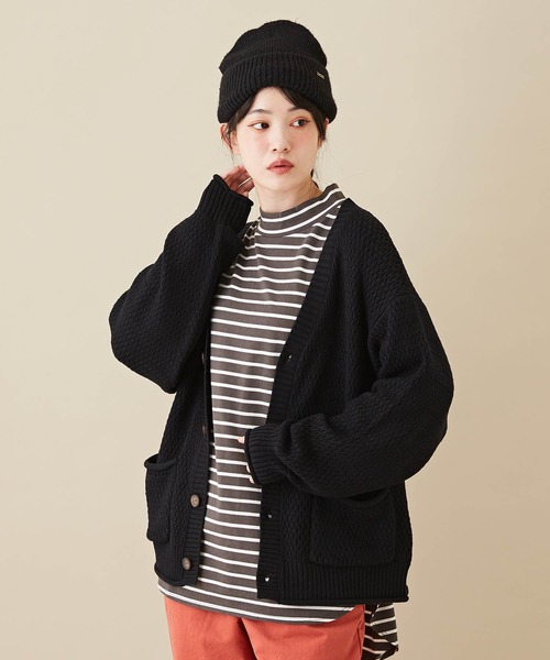 CUBE SUGAR（キューブシュガー）の「バルキーニットVネックカーディガン（カーディガン/ボレロ・レディース・ブラック/ブラック系その他/ナチュラル/パープル/マスタード・M）」の2枚目の写真