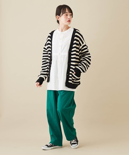 CUBE SUGAR（キューブシュガー）の「バルキーニットVネックカーディガン（カーディガン/ボレロ・レディース・ブラック/ブラック系その他/ナチュラル/パープル/マスタード・M）」の22枚目の写真