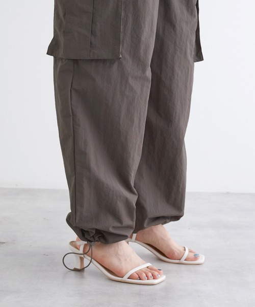 w closet（ダブルクローゼット）の「ナイロンサロペットパンツ（サロペット/オーバーオール・レディース・ホワイト/スミクロ・FREE）」の22枚目の写真