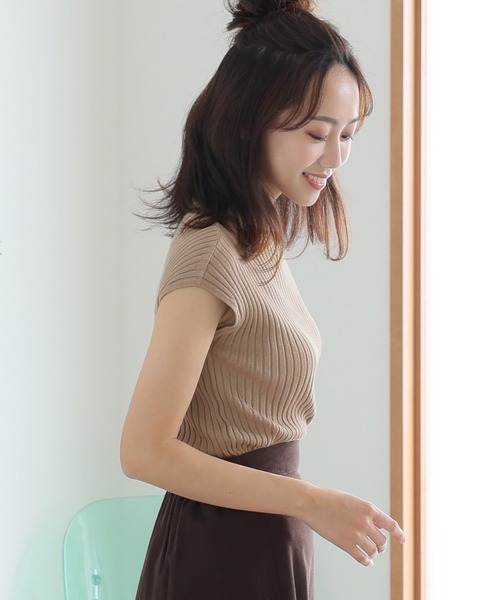 ElegChic(エレグシック)の「プチハイネックフレンチスリーブサマーニット(ニット/セーター・レディース・ブラック/グレイッシュベージュ/ブルー/オフホワイト・XL/4L/M)」の18枚目の写真
