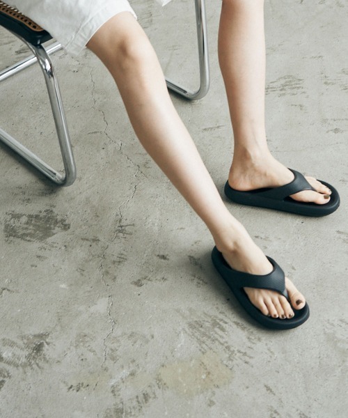 marjour(マージュール)の「EVA SANDAL(サンダル・レディース・ブラック・M/L)」の2枚目の写真