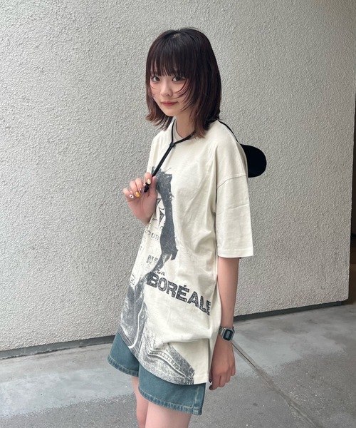 shesame(シーセム)の「ビッグプリントピグメント加工Tシャツ(Tシャツ/カットソー・レディース・ベージュ/グレー・MEDIUM/LARGE)」の2枚目の写真