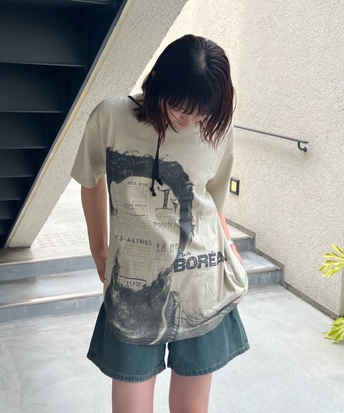 shesame(シーセム)の「ビッグプリントピグメント加工Tシャツ(Tシャツ/カットソー・レディース・ベージュ/グレー・MEDIUM/LARGE)」の7枚目の写真