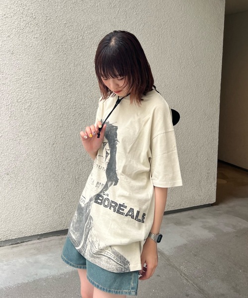 shesame(シーセム)の「ビッグプリントピグメント加工Tシャツ(Tシャツ/カットソー・レディース・ベージュ/グレー・MEDIUM/LARGE)」の4枚目の写真