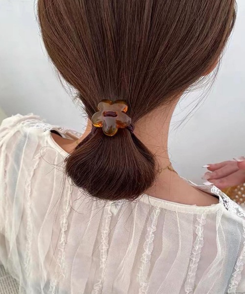 TONE SELECT GOODS(トーンセレクトグッズ)の「pur chouchou/フラワー ハート ヘアゴム P4073(ヘアゴム・レディース・アイボリー/グリーン/グレー/ブラウン/ネイビー/ピンク/ホワイト系その他/ブラウン系その他/ピンク系その他/グリーン系その他/ブルー系その他・FREE)」の1枚目の写真