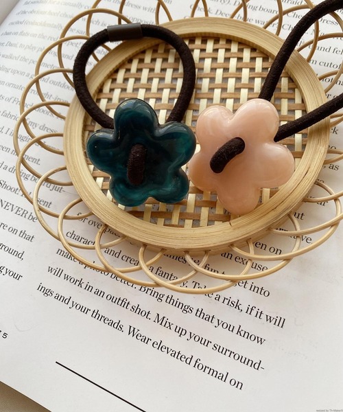 TONE SELECT GOODS(トーンセレクトグッズ)の「pur chouchou/フラワー ハート ヘアゴム P4073(ヘアゴム・レディース・アイボリー/グリーン/グレー/ブラウン/ネイビー/ピンク/ホワイト系その他/ブラウン系その他/ピンク系その他/グリーン系その他/ブルー系その他・FREE)」の15枚目の写真