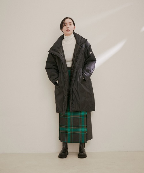 DESCENTE ALLTERRAIN（デサント　オルテライン）の「【DESCENTE ALLTERRAIN 81（デサントオルテライン）】別注撥水モンスターパーカー（その他アウター・レディース・シルバー/ブラック・FREE）」の4枚目の写真