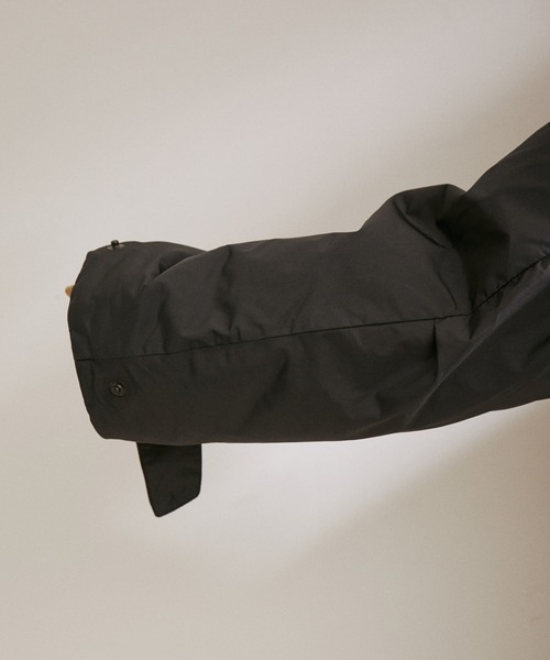 DESCENTE ALLTERRAIN（デサント　オルテライン）の「【DESCENTE ALLTERRAIN 81（デサントオルテライン）】別注撥水モンスターパーカー（その他アウター・レディース・シルバー/ブラック・FREE）」の19枚目の写真