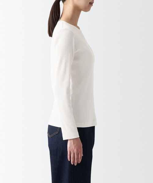 無印良品(ムジルシリョウヒン)の「ストレッチリブ編みクルーネック長袖Tシャツ(Tシャツ/カットソー・レディース・オフホワイト/ブラック/ブルー/ライトパープル/ホワイト系3/ブラック系・XL/XXL/XS/L/S/M)」の20枚目の写真