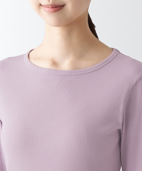 無印良品(ムジルシリョウヒン)の「ストレッチリブ編みクルーネック長袖Tシャツ(Tシャツ/カットソー・レディース・オフホワイト/ブラック/ブルー/ライトパープル/ホワイト系3/ブラック系・XL/XXL/XS/L/S/M)」の16枚目の写真