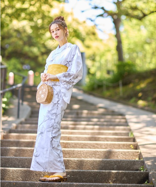 tocco closet(トッコ クローゼット)の「【浴衣&作り帯の2点セット】水彩画×洋花柄浴衣(浴衣・レディース・イエロー・FREE)」の3枚目の写真