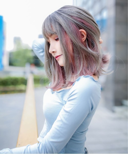 Port(ポート)の「【 フルウィッグ 】 インナーカラー ミージョ / ミディアムストレート / シースルーバング(ウィッグ・レディース・ブラック×ピンク/ブラック×ブルー/グレー×ピンク/ブラック×ゴールド/ブラック×グレー・FREE)」の5枚目の写真