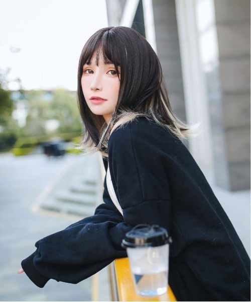 Port(ポート)の「【 フルウィッグ 】 インナーカラー ミージョ / ミディアムストレート / シースルーバング(ウィッグ・レディース・ブラック×ピンク/ブラック×ブルー/グレー×ピンク/ブラック×ゴールド/ブラック×グレー・FREE)」の1枚目の写真