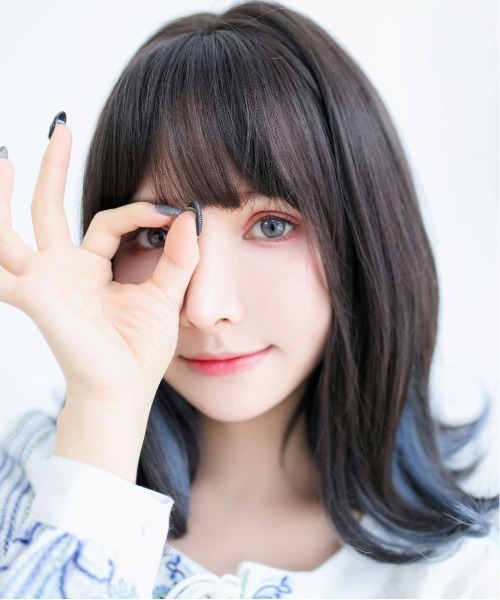 Port(ポート)の「【 フルウィッグ 】 インナーカラー ミージョ / ミディアムストレート / シースルーバング(ウィッグ・レディース・ブラック×ピンク/ブラック×ブルー/グレー×ピンク/ブラック×ゴールド/ブラック×グレー・FREE)」の8枚目の写真