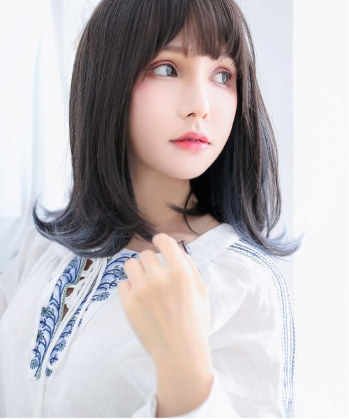 Port(ポート)の「【 フルウィッグ 】 インナーカラー ミージョ / ミディアムストレート / シースルーバング(ウィッグ・レディース・ブラック×ピンク/ブラック×ブルー/グレー×ピンク/ブラック×ゴールド/ブラック×グレー・FREE)」の11枚目の写真