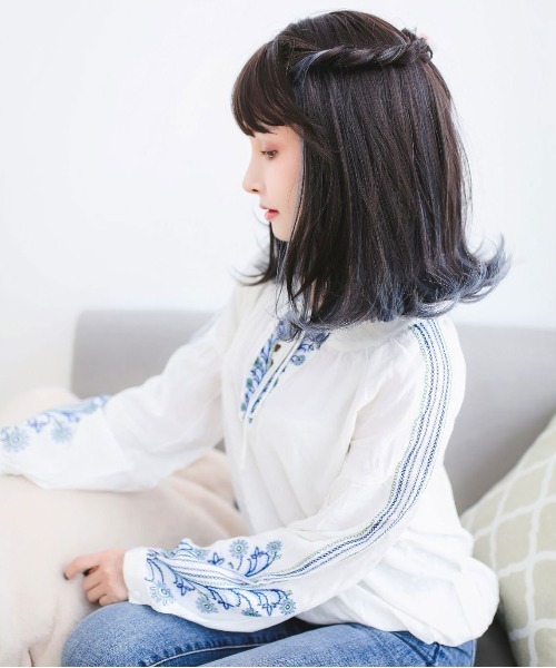Port(ポート)の「【 フルウィッグ 】 インナーカラー ミージョ / ミディアムストレート / シースルーバング(ウィッグ・レディース・ブラック×ピンク/ブラック×ブルー/グレー×ピンク/ブラック×ゴールド/ブラック×グレー・FREE)」の12枚目の写真