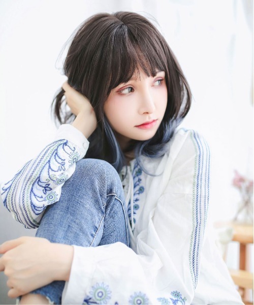 Port(ポート)の「【 フルウィッグ 】 インナーカラー ミージョ / ミディアムストレート / シースルーバング(ウィッグ・レディース・ブラック×ピンク/ブラック×ブルー/グレー×ピンク/ブラック×ゴールド/ブラック×グレー・FREE)」の13枚目の写真