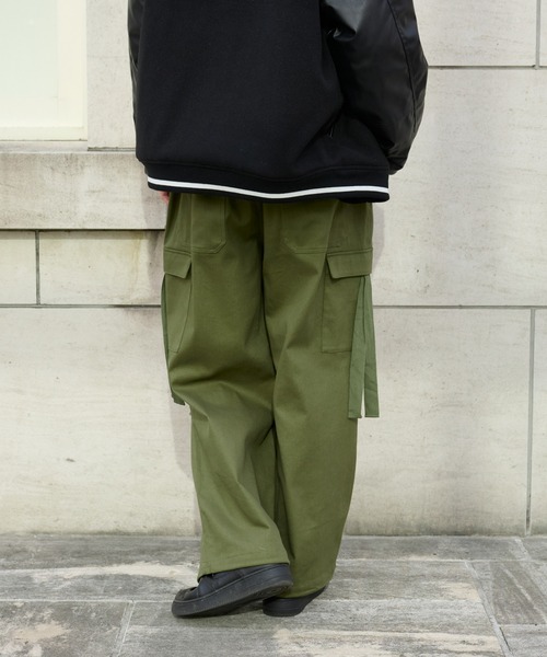 COLONY 2139（コロニートゥーワンスリーナイン）の「ヘビーツイルストレッチパラシュートパンツ（カーゴパンツ・メンズ・カーキ/ブラック・MEDIUM/LARGE）」の6枚目の写真