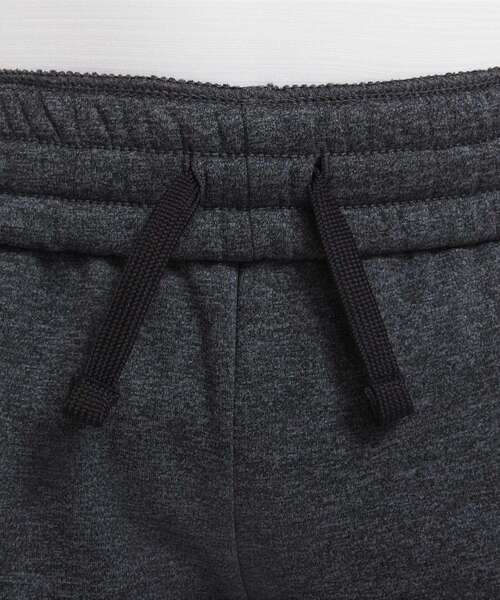 NIKE(ナイキ)の「ナイキ マルチ+ ジュニア Therma-FIT トレーニングジョガー / Nike Multi+Big Kids' Therma-FIT Training Joggers<130-170cm 展開>(スウェットパンツ・キッズ・ブラック/グレー系その他・150/140/160/130/170)」の4枚目の写真