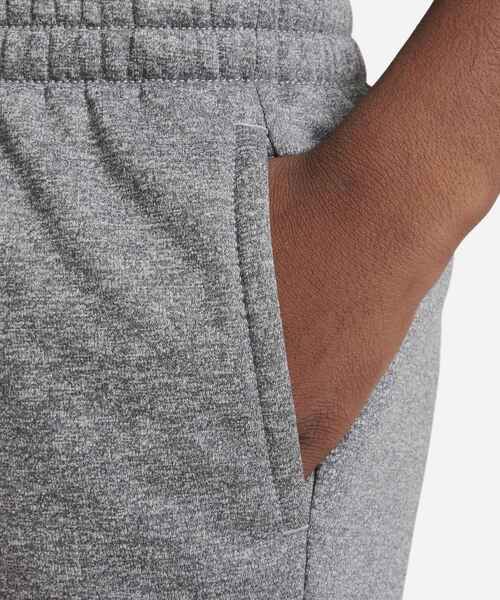 NIKE(ナイキ)の「ナイキ マルチ+ ジュニア Therma-FIT トレーニングジョガー / Nike Multi+Big Kids' Therma-FIT Training Joggers<130-170cm 展開>(スウェットパンツ・キッズ・ブラック/グレー系その他・150/140/160/130/170)」の11枚目の写真