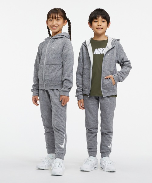 NIKE(ナイキ)の「ナイキ マルチ+ ジュニア Therma-FIT トレーニングジョガー / Nike Multi+Big Kids' Therma-FIT Training Joggers<130-170cm 展開>(スウェットパンツ・キッズ・ブラック/グレー系その他・150/140/160/130/170)」の19枚目の写真