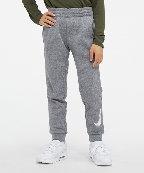 NIKE(ナイキ)の「ナイキ マルチ+ ジュニア Therma-FIT トレーニングジョガー / Nike Multi+Big Kids' Therma-FIT Training Joggers<130-170cm 展開>(スウェットパンツ・キッズ・ブラック/グレー系その他・150/140/160/130/170)」の14枚目の写真