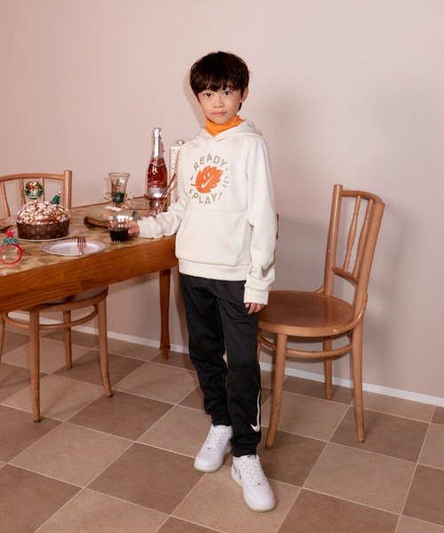 NIKE(ナイキ)の「ナイキ マルチ+ ジュニア Therma-FIT トレーニングジョガー / Nike Multi+Big Kids' Therma-FIT Training Joggers<130-170cm 展開>(スウェットパンツ・キッズ・ブラック/グレー系その他・150/140/160/130/170)」の21枚目の写真