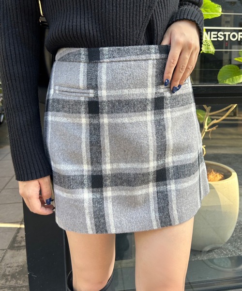 one after another NICE CLAUP(ワンアフターアナザーナイスクラップ)の「シャギーポケットミニスカート(スカート・レディース・ベージュ系その他/チャコールグレー/アイボリー/グレー系その他・FREE)」の21枚目の写真