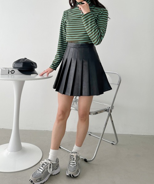 CLEA(クレア)の「カラーボーダーハイネックトップス(Tシャツ/カットソー・レディース・グリーン/ブラック/レッド/ブラウン/オレンジ・FREE)」の8枚目の写真