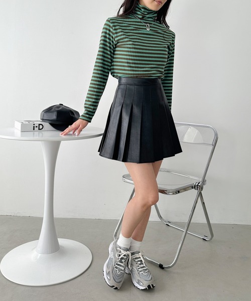 CLEA(クレア)の「カラーボーダーハイネックトップス(Tシャツ/カットソー・レディース・グリーン/ブラック/レッド/ブラウン/オレンジ・FREE)」の7枚目の写真