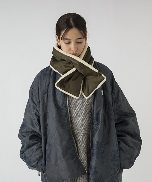 SUBLIME（サブライム）の「【SUBLIME / サブライム】キルティング＆ボア リバーシブル マフラー キャンプ アウトドア ユニセックス 大人カジュアル（マフラー・レディース・モカ/オリーブ/ブラック/グレー・FREE）」の4枚目の写真
