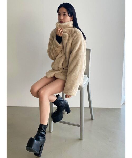 EMODA(エモダ)の「ミディーフェイクファーコート(その他アウター・レディース・ブラウン/グレー/ベージュ・FREE)」の7枚目の写真