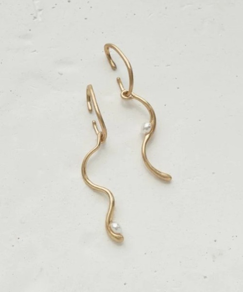 GOLDY(ゴールディ)の「【GOLDY】スウィング パール ウェービー イヤーカフ / 2230702 ※(イヤーカフ・レディース・ゴールド系その他2/シルバー/ゴールド/シルバー系その他・FREE)」の4枚目の写真