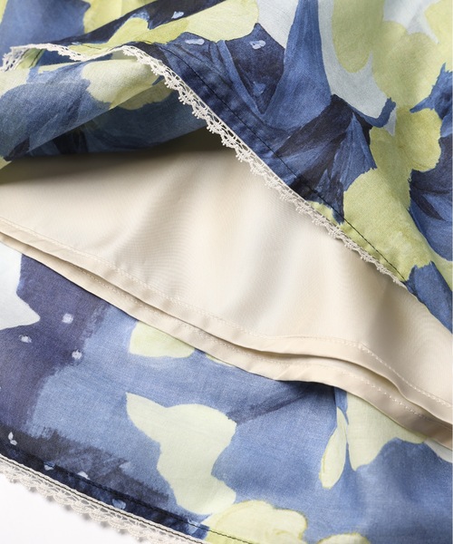 mudoca（ムドカ）の「【彼の憂い】プリントティアードスカート（スカート・レディース・ネイビー/テラコッタ・FREE）」の4枚目の写真